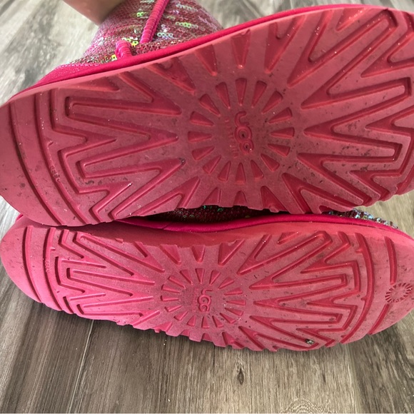 Pink sequin uggs - Picture 3 of 4